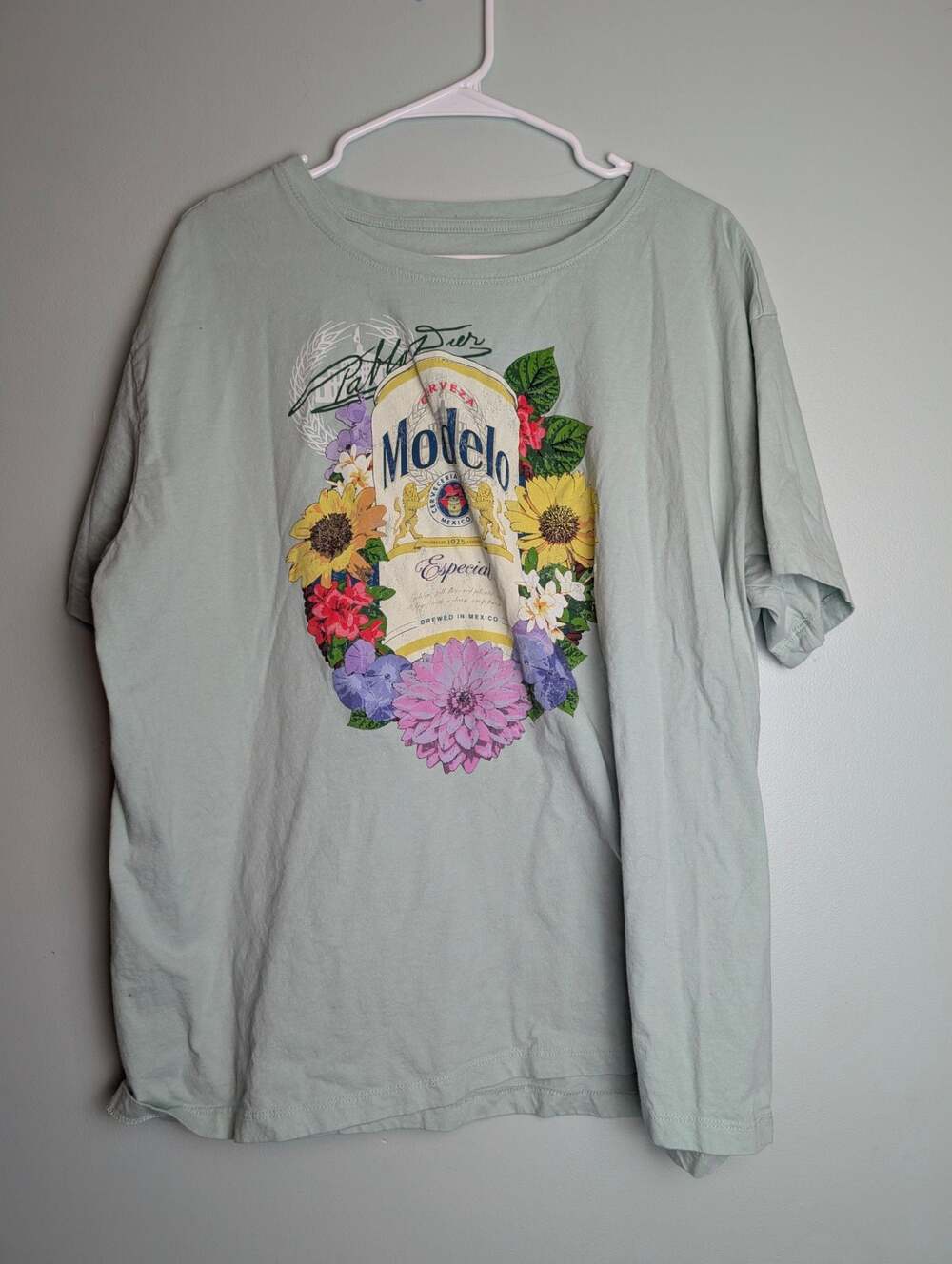 Modelo Especial Cerveza Beer Floral Graphic T-Shirt Light Green Men's XXL